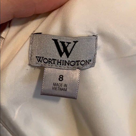 White dress with a black line on the side - Picture 4 of 4